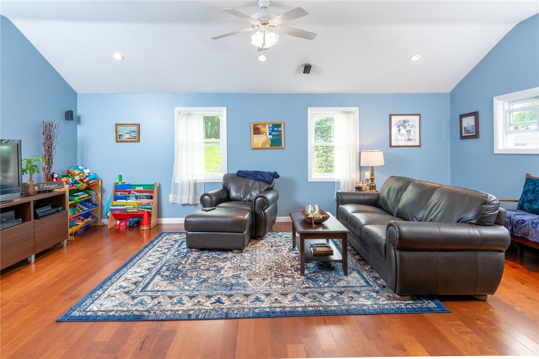 238 Macarthur Road Woonsocket, RI 02895 - Photo 8 of 25