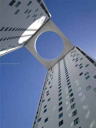 $4,200 | 55 Southeast 6th Street, Unit 2003, Miami, FL 33131