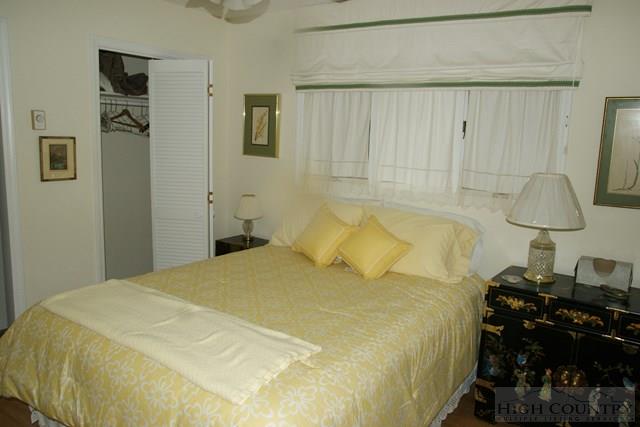 77 Hillcrest Road Newland, NC 28657 - Photo 3 of 17 Gallery Image 3
