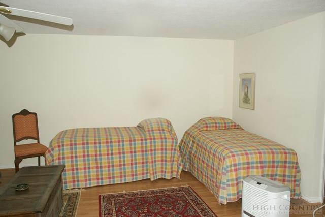 77 Hillcrest Road Newland, NC 28657 - Photo 5 of 17 Gallery Image 5