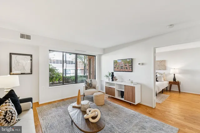 $2,200 | 2320 Wisconsin Avenue Northwest, Unit 105, Washington, DC 20007