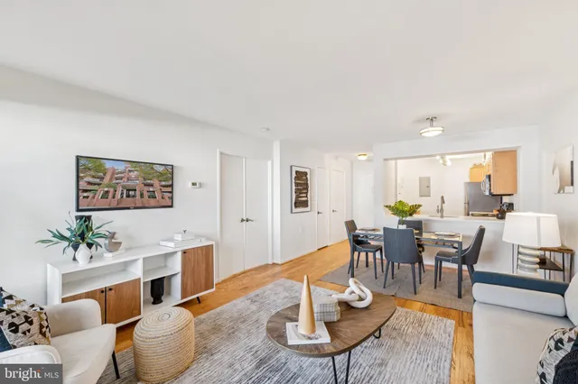 $2,200 | 2320 Wisconsin Avenue Northwest, Unit 105, Washington, DC 20007