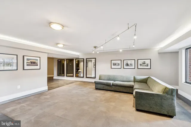 $2,200 | 2320 Wisconsin Avenue Northwest, Unit 105, Washington, DC 20007