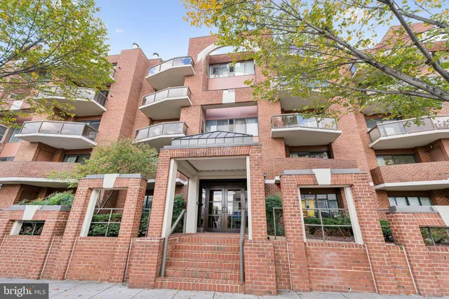 $2,200 | 2320 Wisconsin Avenue Northwest, Unit 105, Washington, DC 20007