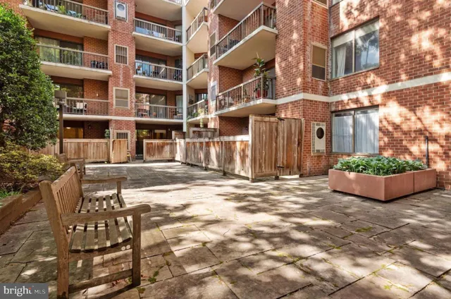 $2,200 | 2320 Wisconsin Avenue Northwest, Unit 105, Washington, DC 20007