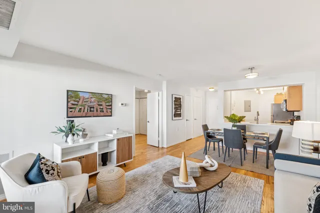 $2,200 | 2320 Wisconsin Avenue Northwest, Unit 105, Washington, DC 20007