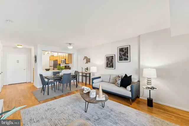 $2,200 | 2320 Wisconsin Avenue Northwest, Unit 105, Washington, DC 20007