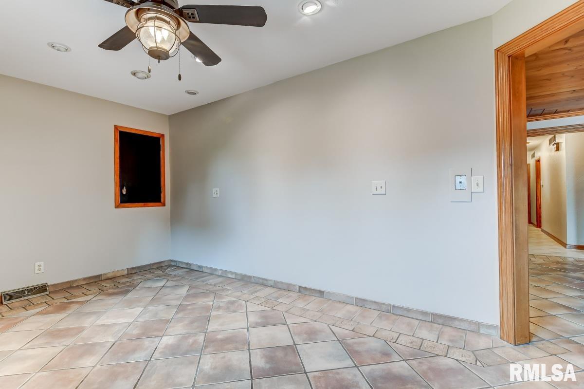 25 Navajo Drive Springfield, IL 62711 - Photo 14 of 45 Gallery Image 14