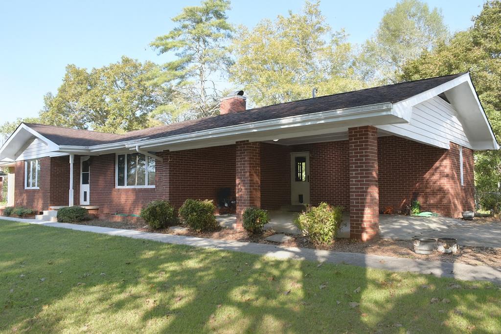 959 Pleasant Valley Road Murphy, NC 28906 - Photo 1 of 18 a front view of a house with garden