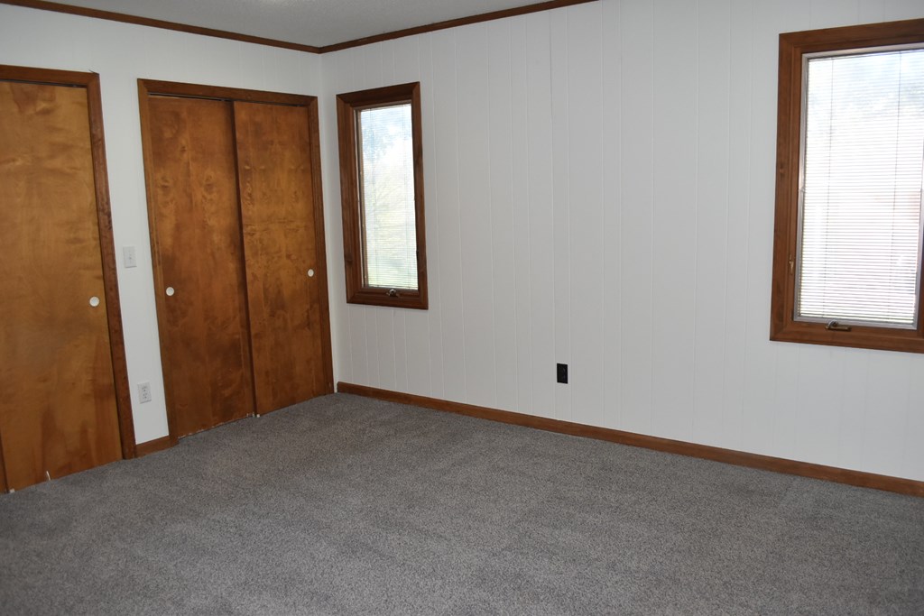 959 Pleasant Valley Road Murphy, NC 28906 - Photo 17 of 18 an empty room with windows and closet