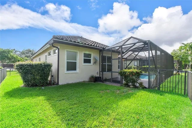 a view of a house with a backyard