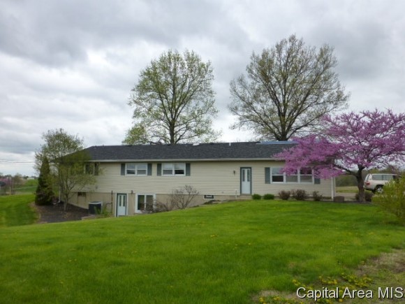 712 Harvest Road Athens, IL 62613 - Photo 2 of 19 Gallery Image 2