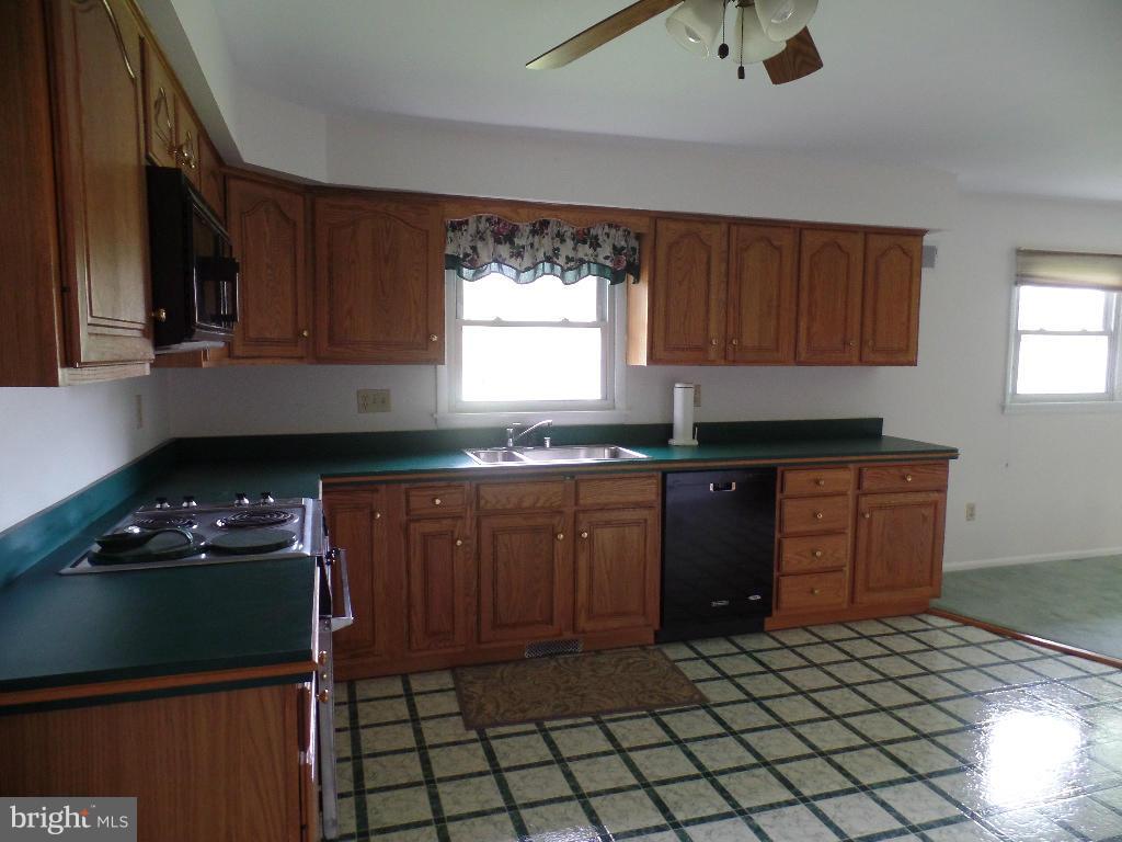 21905 Frederick Road Boyds, MD 20841 - Photo 2 of 4 Kitchen
