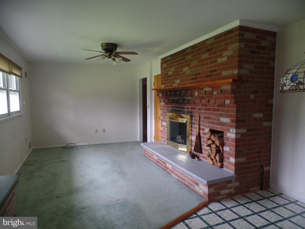 21905 Frederick Road Boyds, MD 20841 - Photo 3 of 4 Interior (General)
