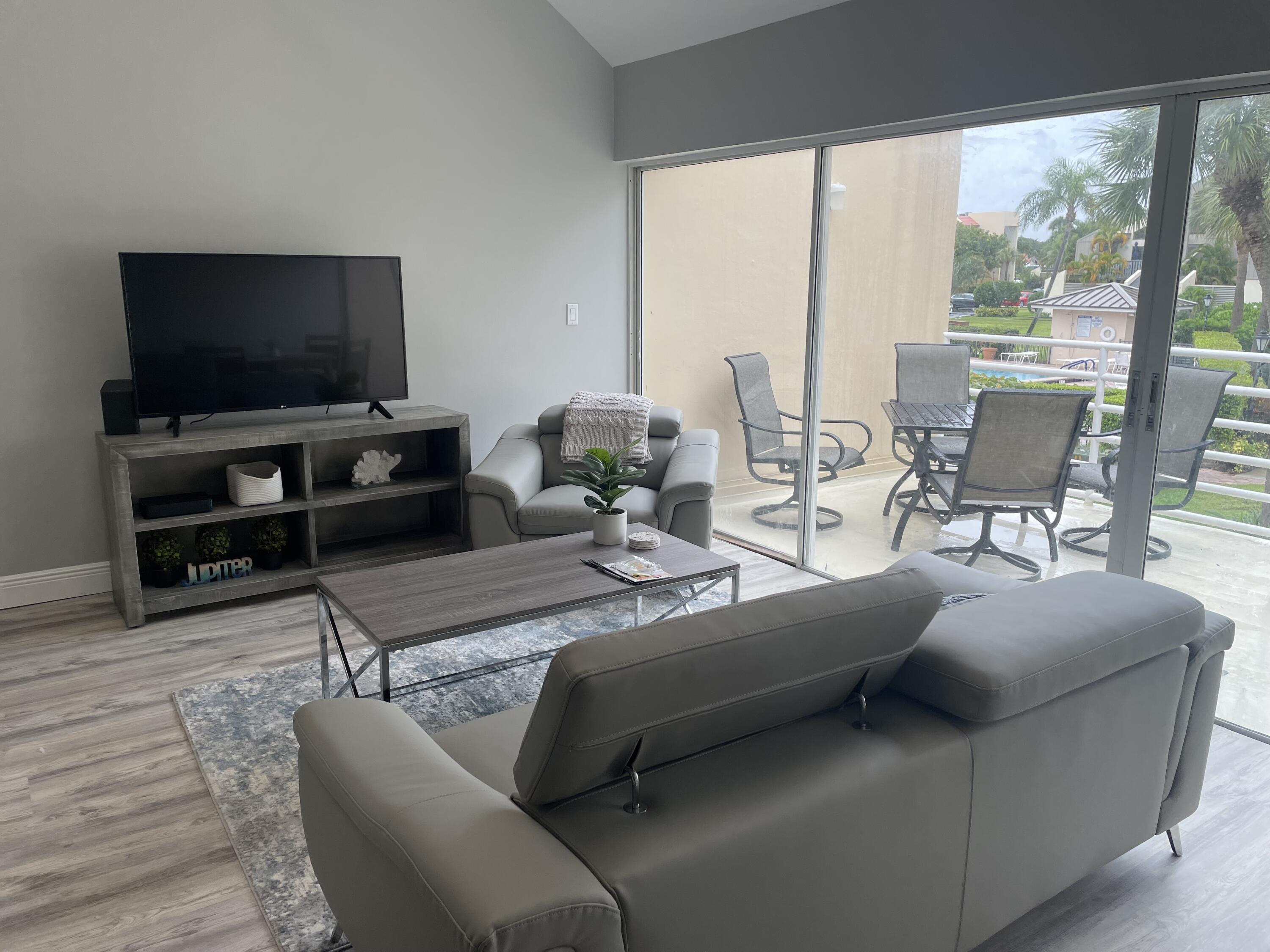 1605 Highway 1, Unit 209M2 Jupiter, FL 33477 - Photo 5 of 24 IMG_0912