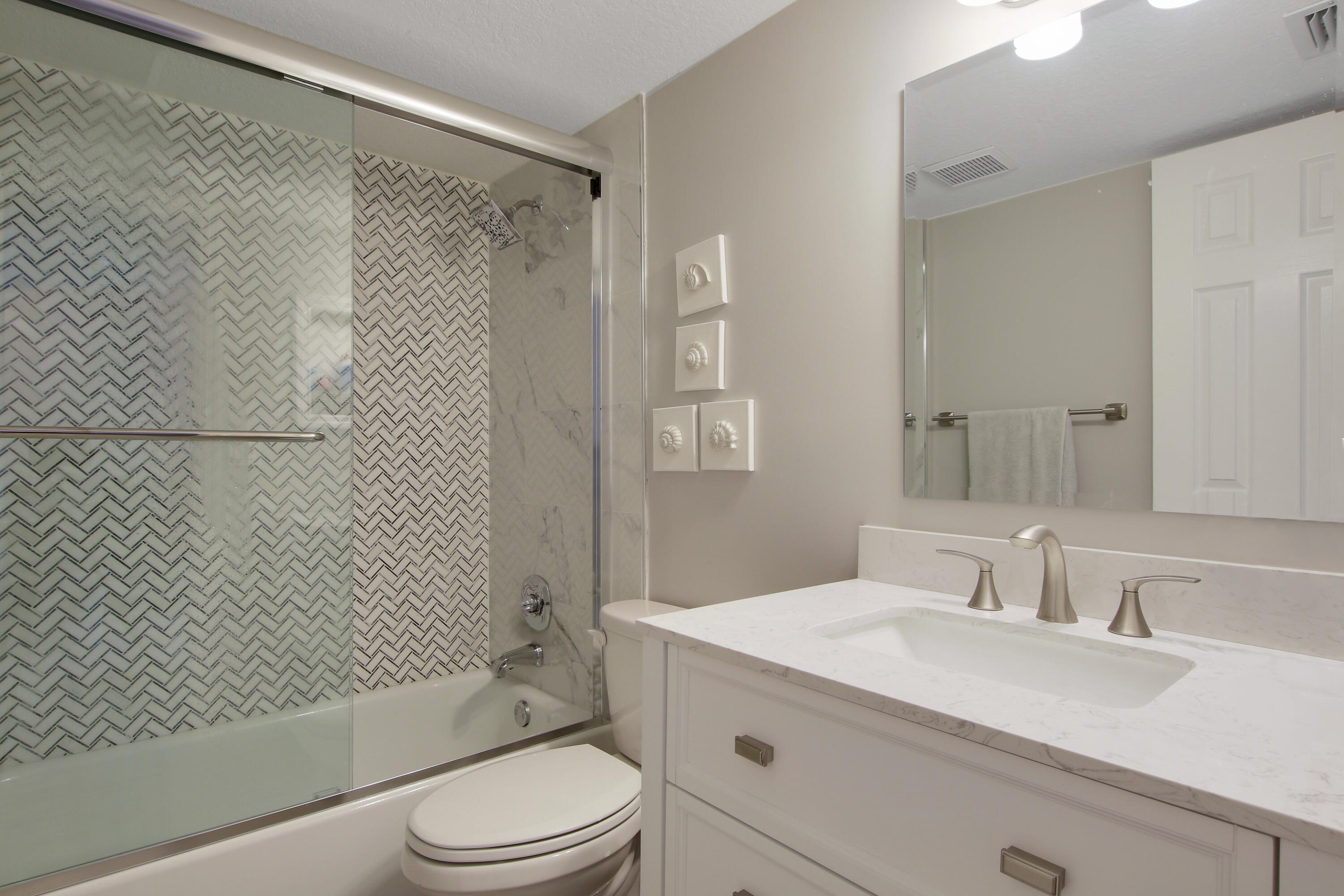 1605 Highway 1, Unit 209M2 Jupiter, FL 33477 - Photo 9 of 24 1st floor bath