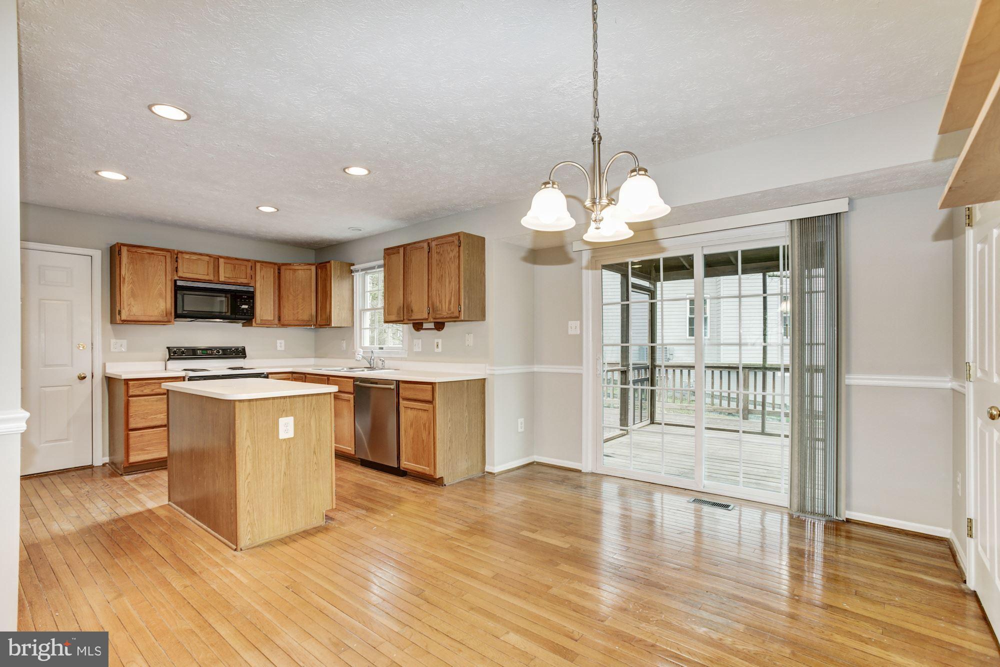 6420 Ripe Apple Lane Columbia, MD 21044 - Photo 4 of 26 Kitchen and dining room