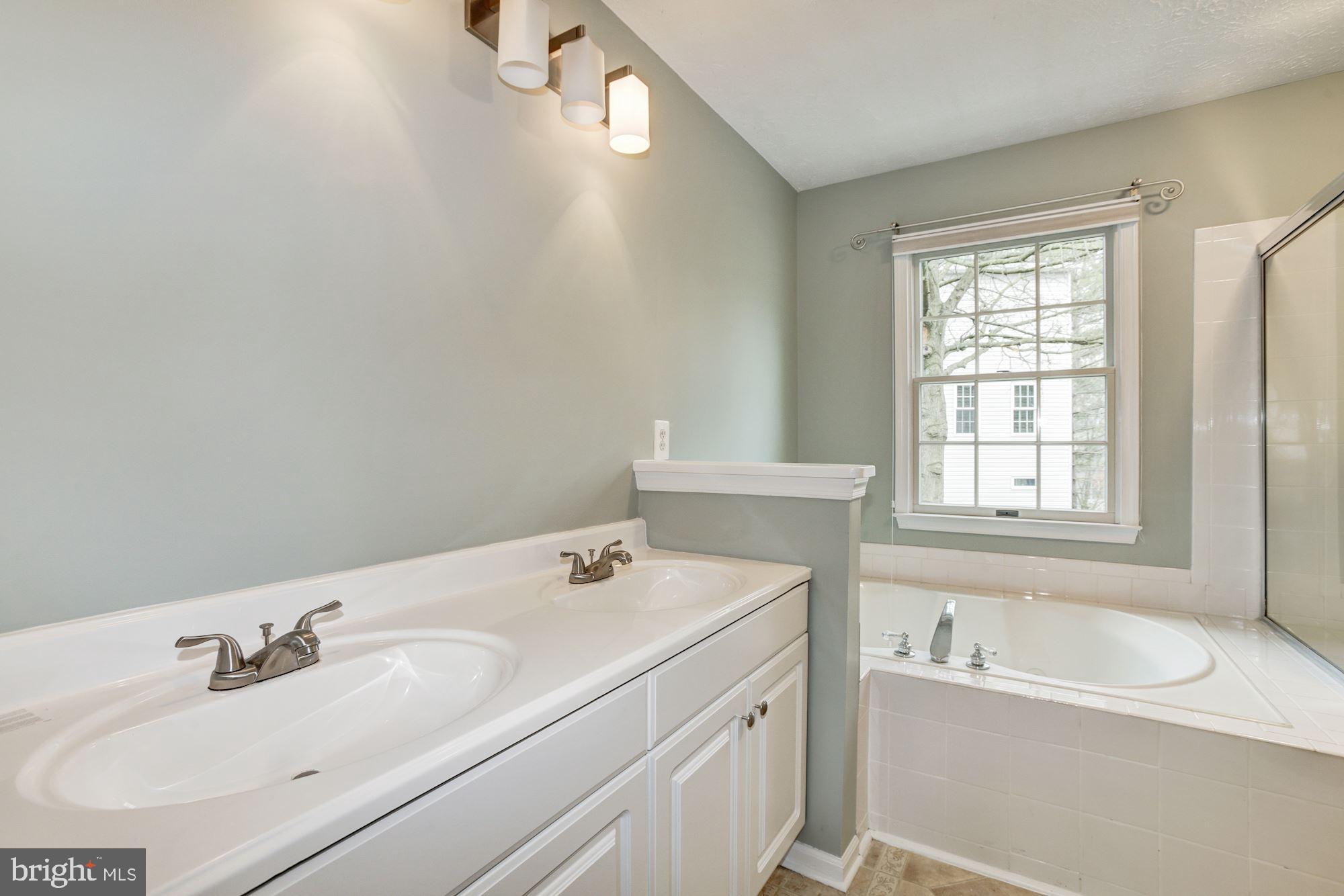 6420 Ripe Apple Lane Columbia, MD 21044 - Photo 9 of 26 Master Bathroom