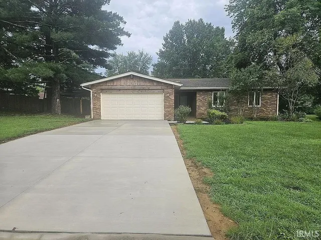 $344,000 | 7811 Ridgemont Drive, Newburgh, IN 47630