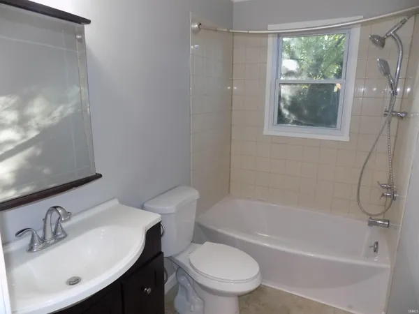 $329,000 | 7811 Ridgemont Drive, Newburgh, IN 47630