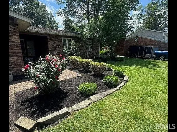 $329,000 | 7811 Ridgemont Drive, Newburgh, IN 47630