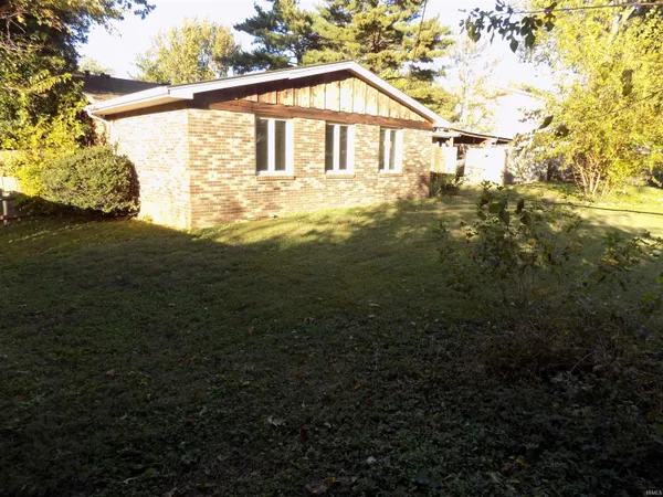 $329,000 | 7811 Ridgemont Drive, Newburgh, IN 47630