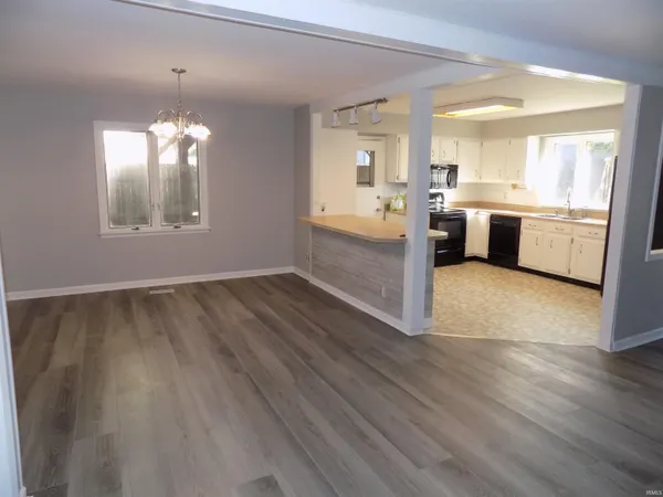 $329,000 | 7811 Ridgemont Drive, Newburgh, IN 47630