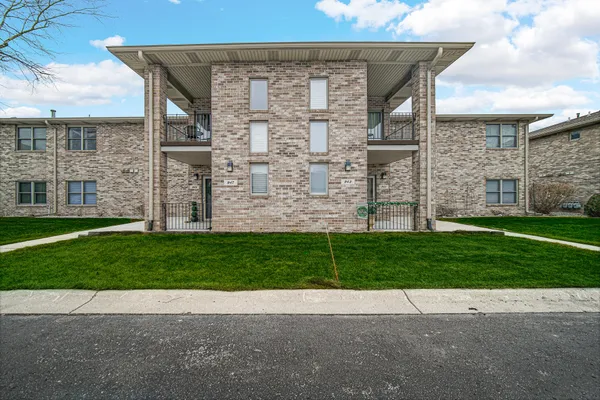 $255,000 | 947 Oak Drive, Crown Point, IN 46307