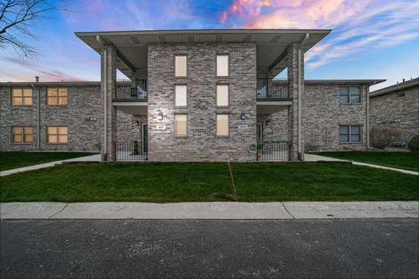 $255,000 | 947 Oak Drive, Crown Point, IN 46307