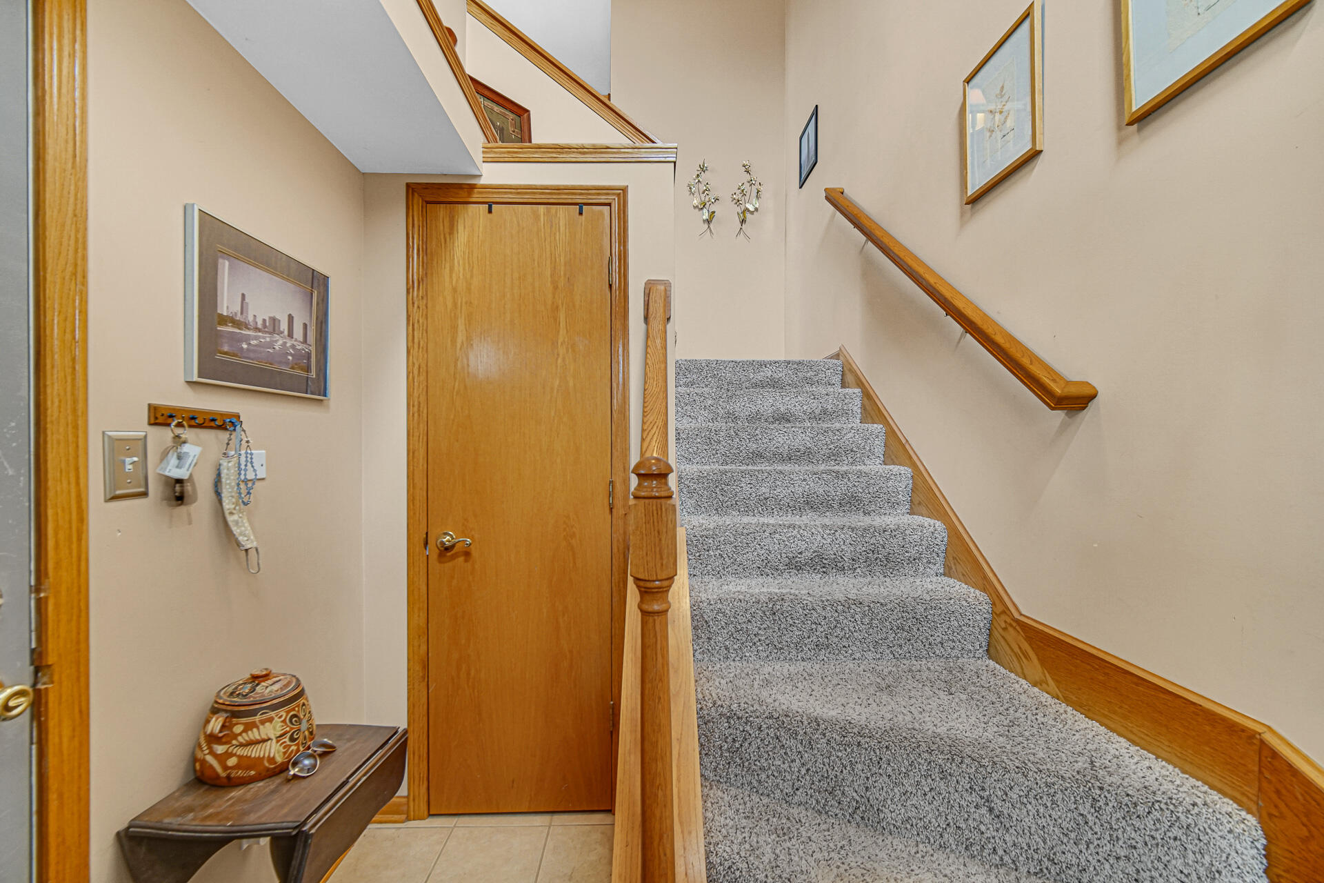 947 Oak Drive Crown Point, IN 46307 - Photo 3 of 23 a view of entryway and hall with wooden floor