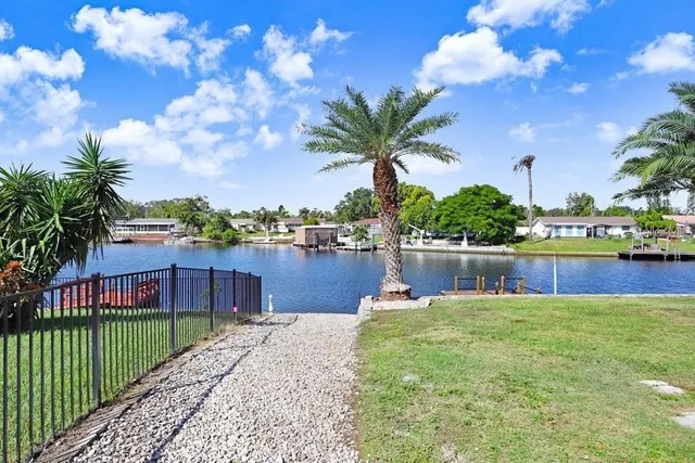 $325,000 | 1305 Basswood Drive, Holiday, FL 34690