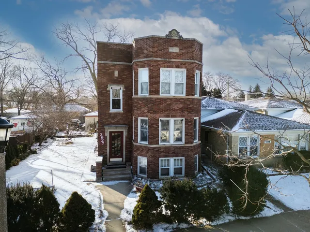 $2,400 | 3927 Kirk Street, Unit 2, Skokie, IL 60076