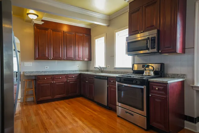 $2,400 | 3927 Kirk Street, Unit 2, Skokie, IL 60076