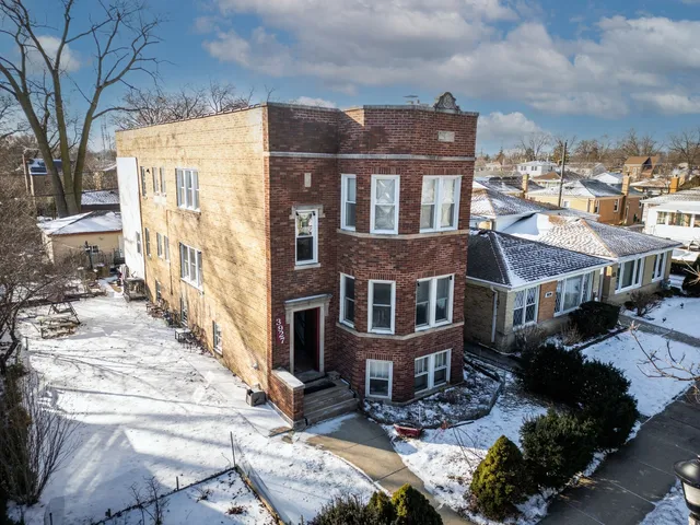 $2,400 | 3927 Kirk Street, Unit 2, Skokie, IL 60076