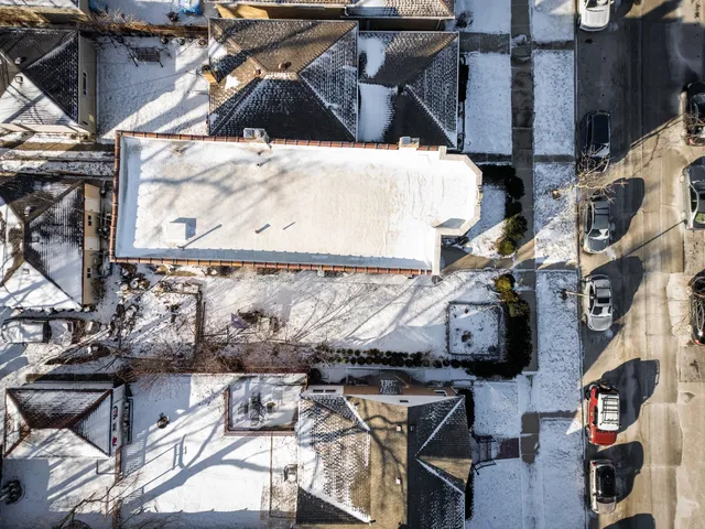 $2,400 | 3927 Kirk Street, Unit 2, Skokie, IL 60076