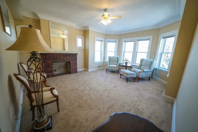 $2,400 | 3927 Kirk Street, Unit 2, Skokie, IL 60076