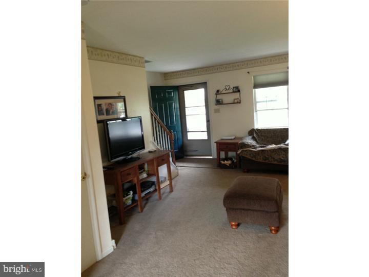 264 North View Road Fleetwood, PA 19522 - Photo 8 of 25 Living Room
