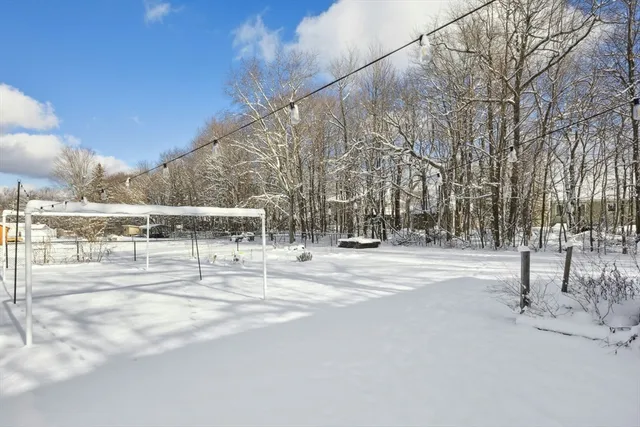 a view of a yard with a house