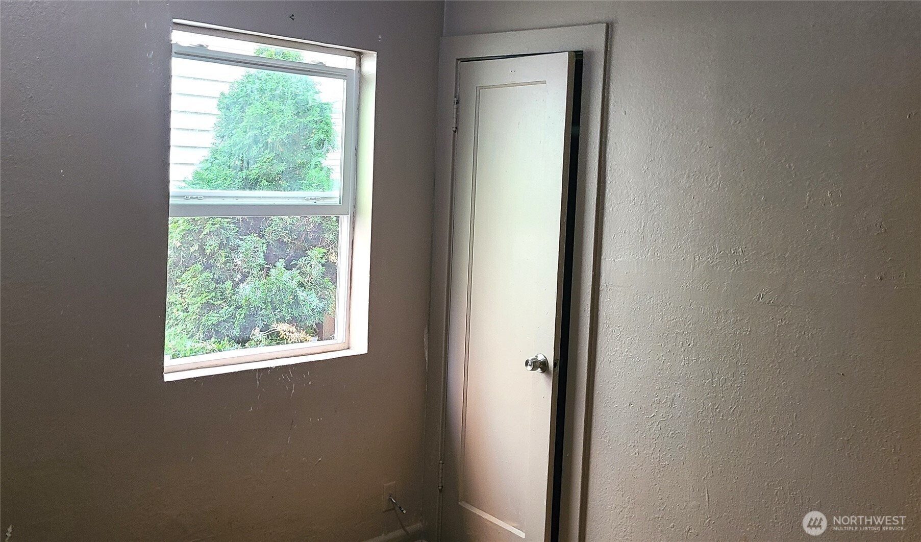 529 North 103rd Street Seattle, WA 98133 - Photo 10 of 22 a view of an entryway