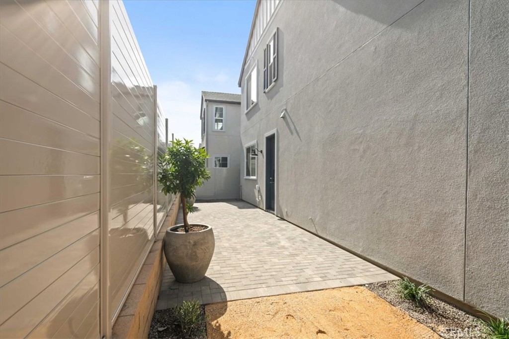 4845 Arroyo Run Moorpark, CA 93021 - Photo 32 of 33 Photos are of model match - exterior and interior finishes may vary
