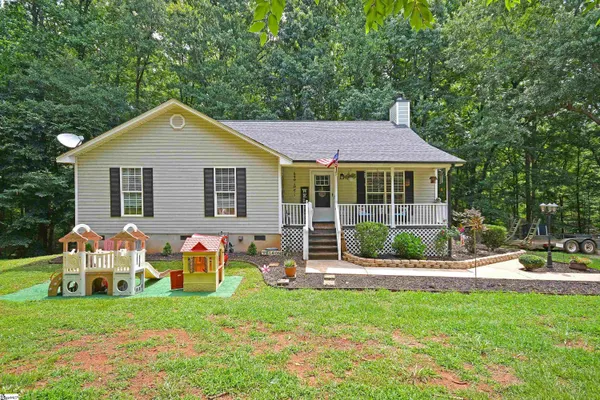$460,000 | 450 Waspnest Road, Wellford, SC 29385