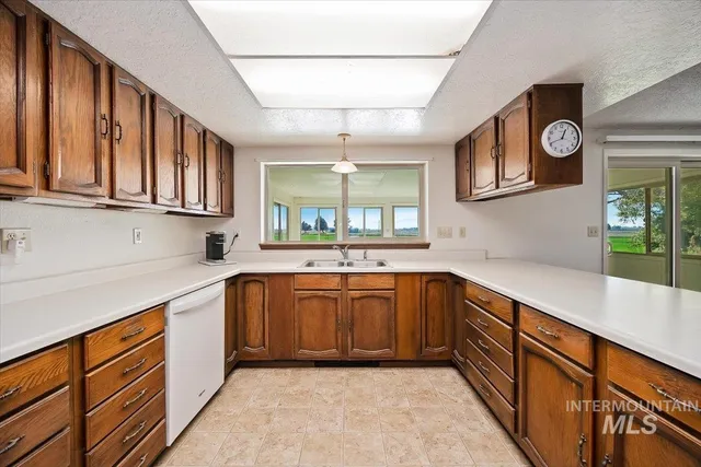 $629,900 | 106 B N 600 Street West, Paul, ID 83347