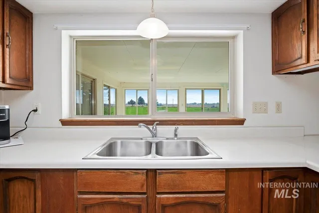 $629,900 | 106 B N 600 Street West, Paul, ID 83347