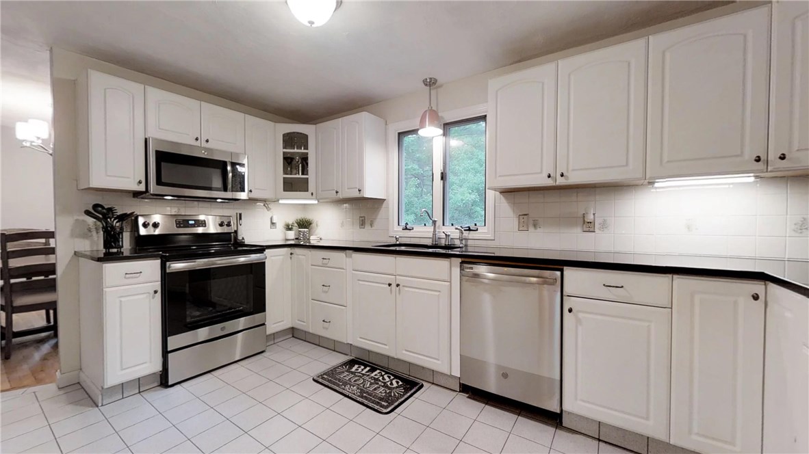 216 Byron Randall Road Scituate, RI 02857 - Photo 8 of 22