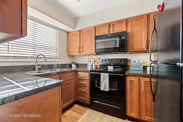 $2,199 | 1621 Westminster Drive, Unit 101, Naperville, IL 60563