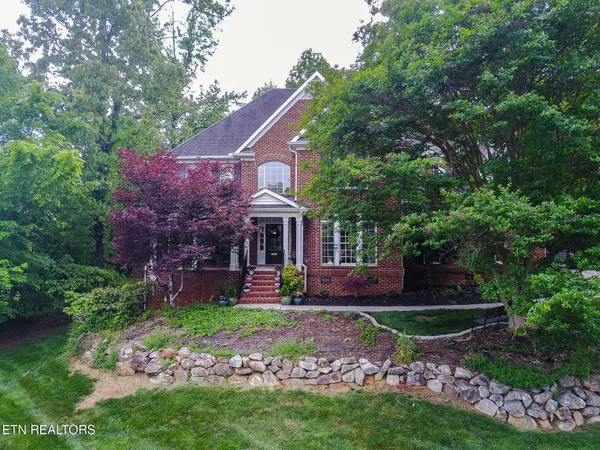 $1,100,000 | 711 Hunting Fox Lane, Knoxville, TN 37934