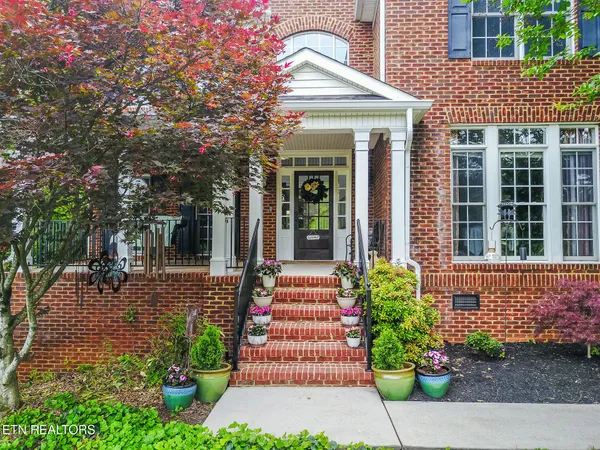 $1,100,000 | 711 Hunting Fox Lane, Knoxville, TN 37934