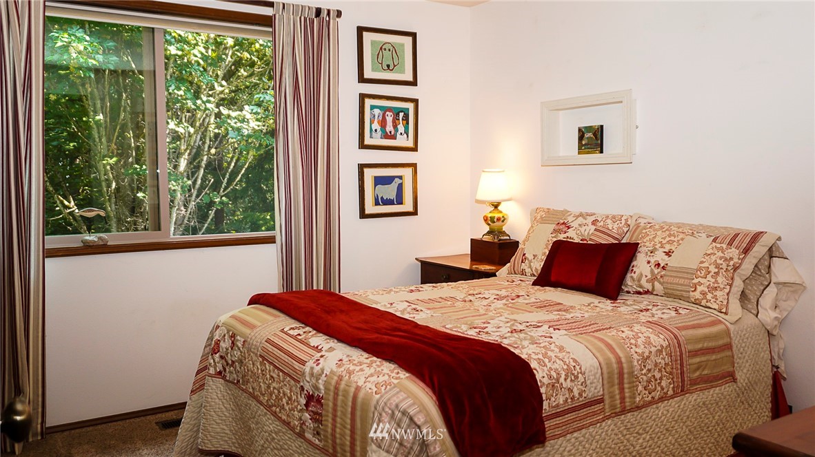 1020 Ridgewood Circle Southwest Issaquah, WA 98027 - Photo 14 of 21