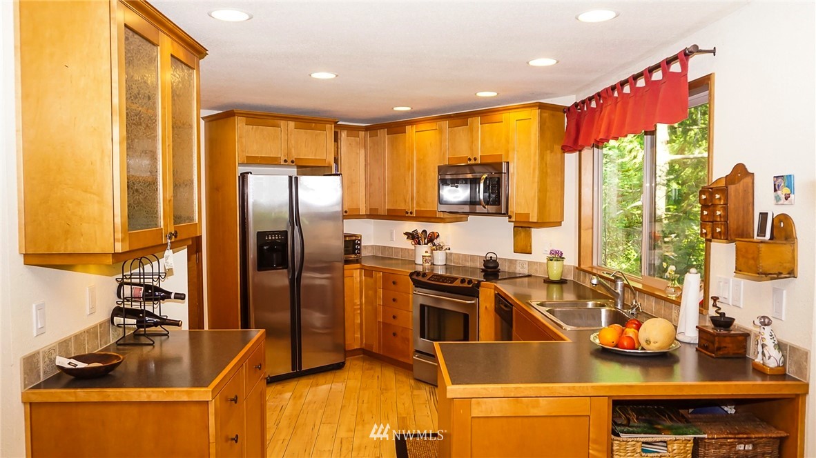 1020 Ridgewood Circle Southwest Issaquah, WA 98027 - Photo 5 of 21