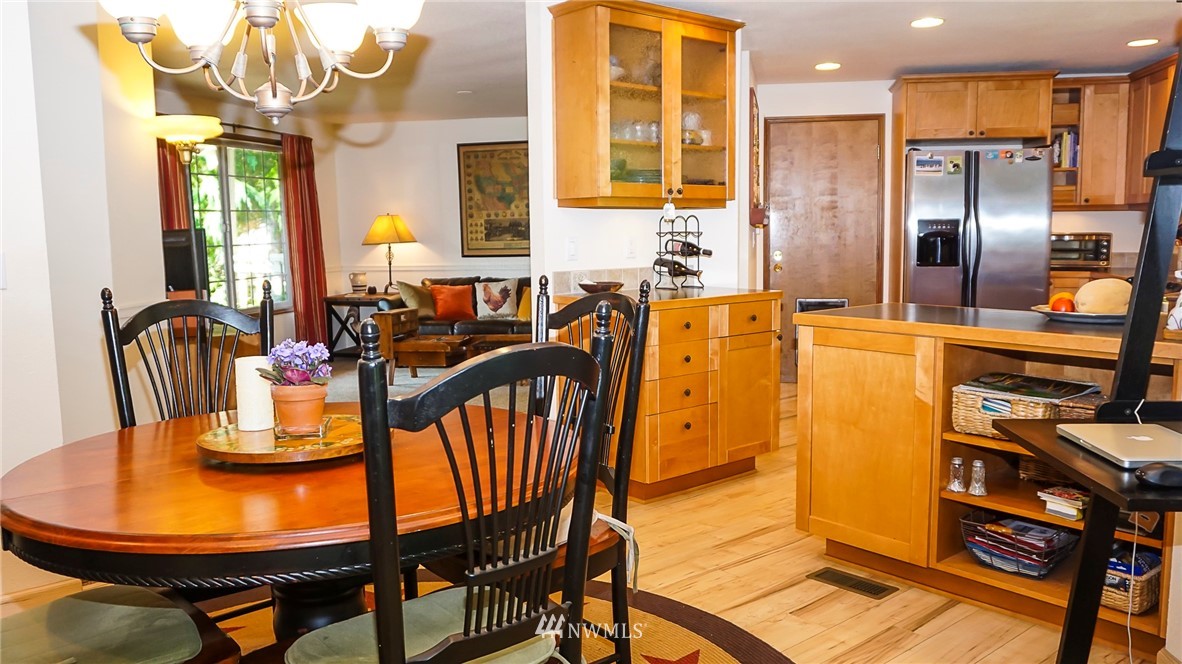 1020 Ridgewood Circle Southwest Issaquah, WA 98027 - Photo 7 of 21